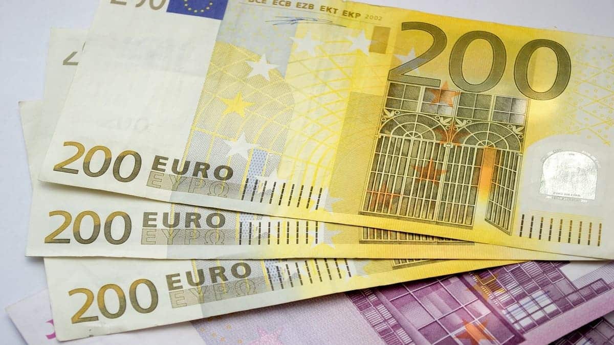 Flambée de faux euros : que se passe-t-il sur le marché noir ?