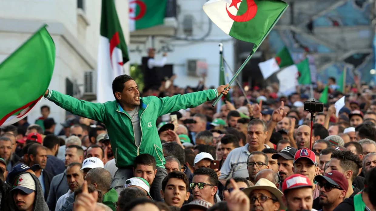 Classement du bonheur 2025 : l’Algérie parmi les 3 pays les plus heureux d’Afrique
