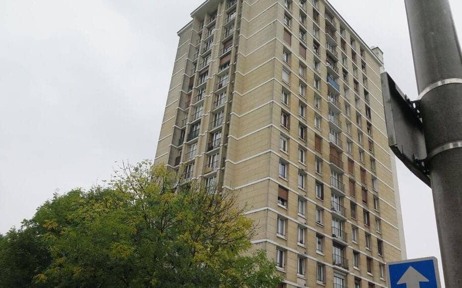 Drame en Algérie : un enfant de 4 ans chute du 5e étage Drame en Algérie : un enfant de 4 ans chute du 5e étage