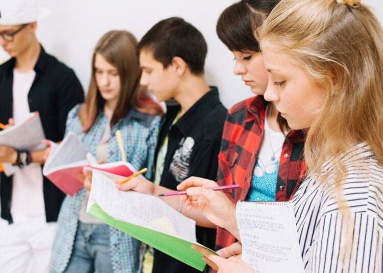 Rentrée universitaire 2025-2026 en Algérie : les raisons du report et ce qu’il faut savoir Algérie : étudiante sauvée par la justice après un refus de titre de séjour