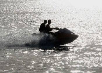 Un homme en jet-ski sème la panique sur une plage en Algérie : la vidéo choc qui affole le web
