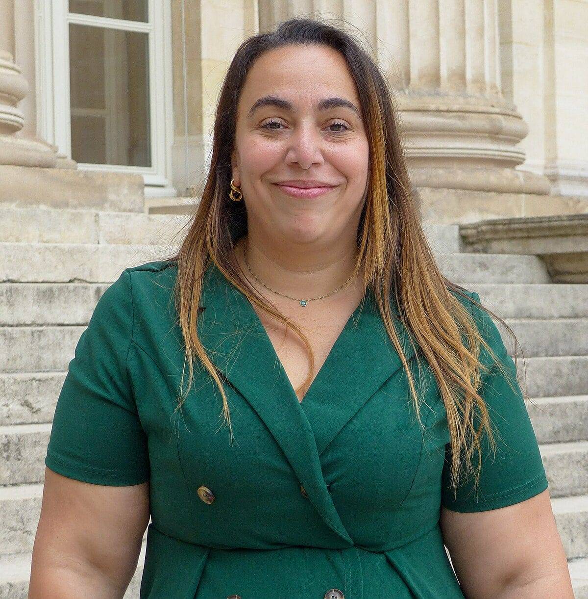 Sabrina Sebaïhi attaque en justice une ex-ministre française pour propos haineux visant les Algériens Sabrina Sebaïhi accuse Noëlle Lenoir d’incitation à la haine envers les Algériens après des propos tenus sur CNews, relançant la polémique sur les discours médiatiques discriminatoires.