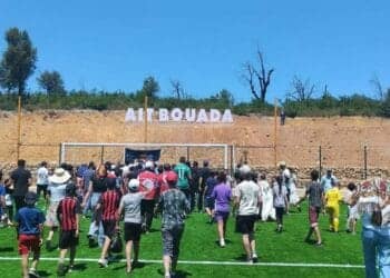 Yacine Brahimi choque l’Algérie : il offre un stade à un petit village de Kabylie !