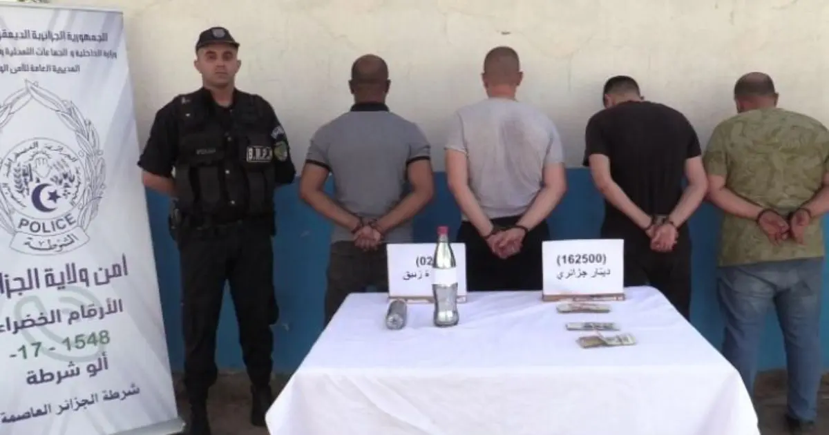 La police démantèle un réseau de faux dinars algériens La police démantèle un réseau de faux dinars algériens