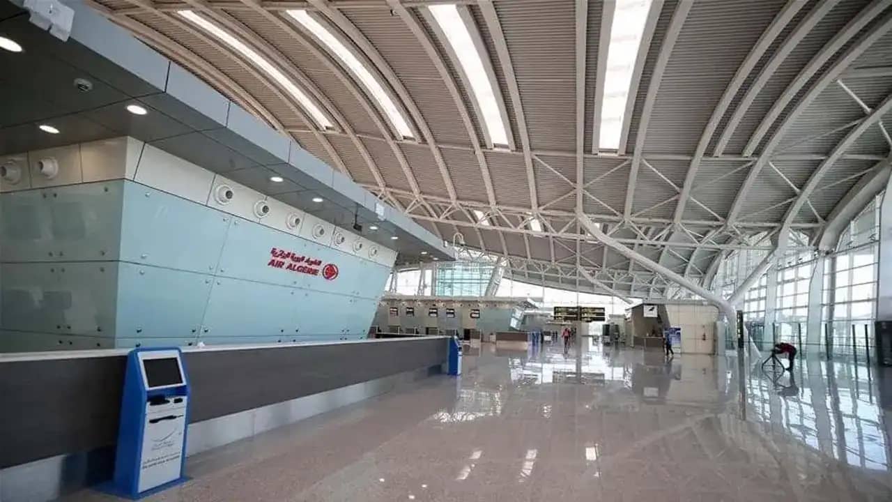 Riyad Mahrez choque à l’aéroport d’Alger