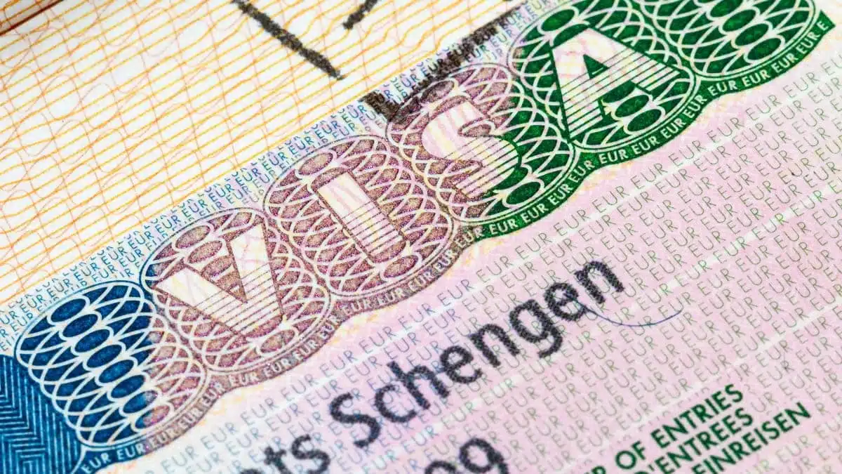 
Réseau de faux visas démantelé en Algérie : révélations
