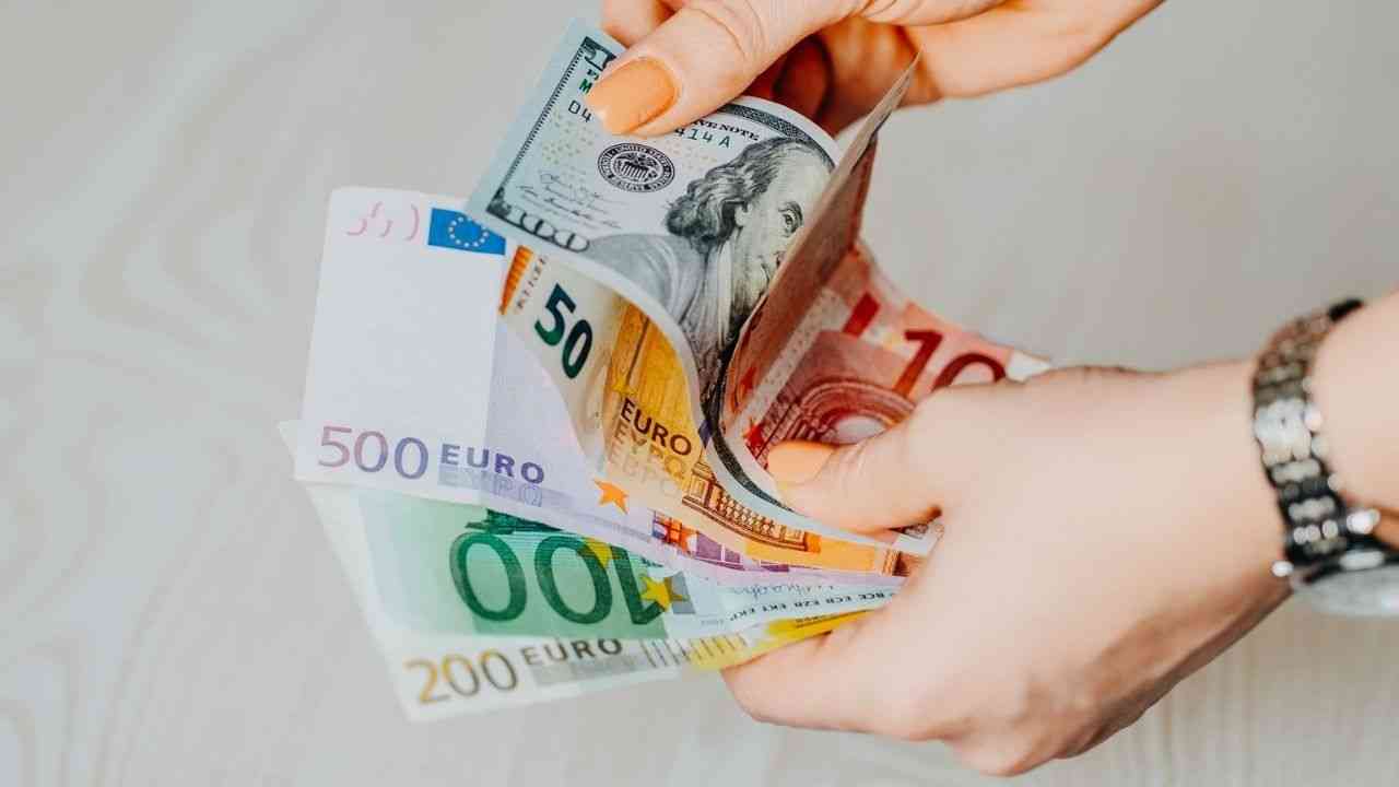 Taux de change : le dinar algérien connaît une légère hausse face à l’euro et dollar ce 6 décembre