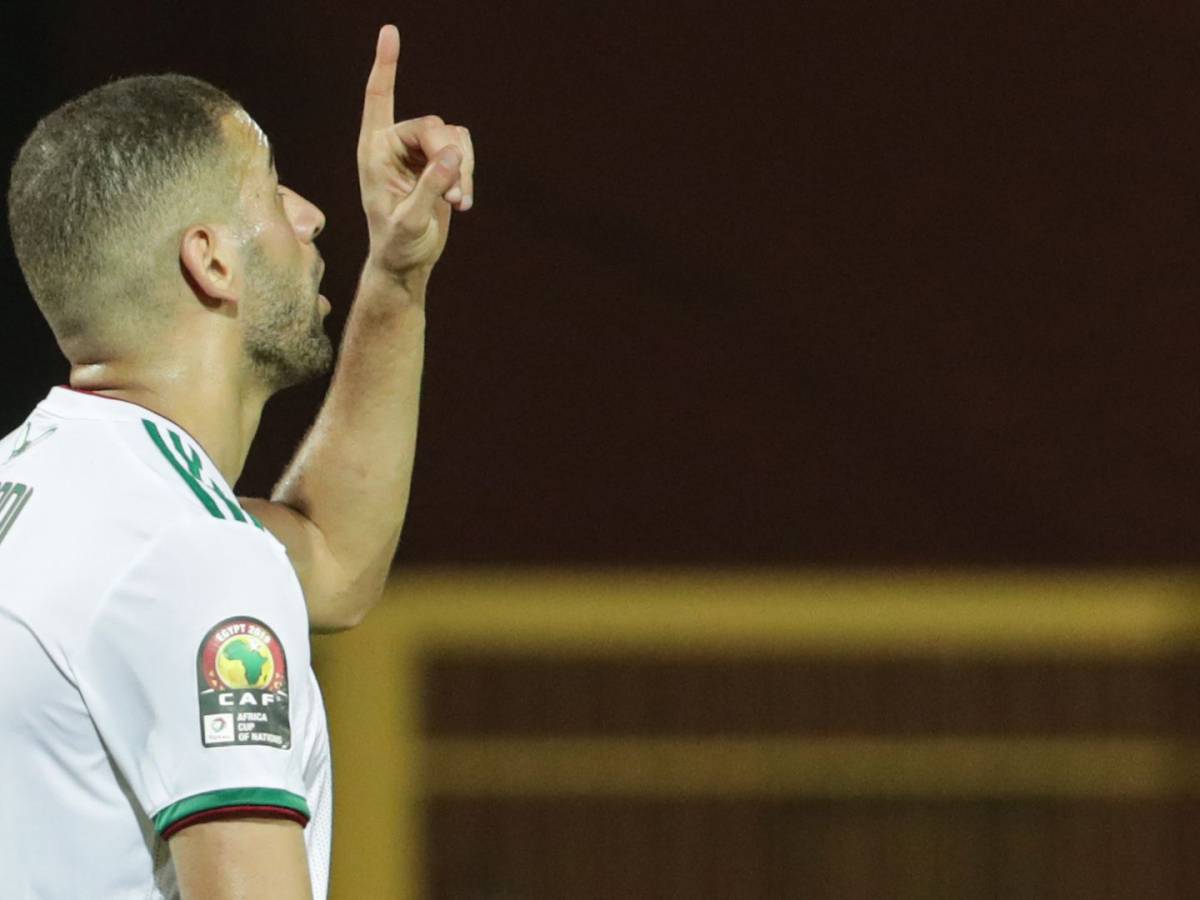 CAN 2022 : Slimani lance un vibrant message aux Algériens