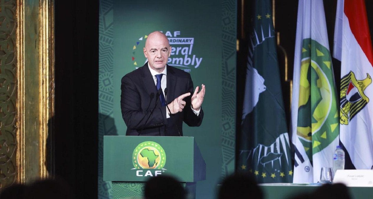 Le journaliste camerounais Bidjocka traite Belmadi de "terroriste" et "Infantino de "raciste" qui considère les algériens comme ses frères