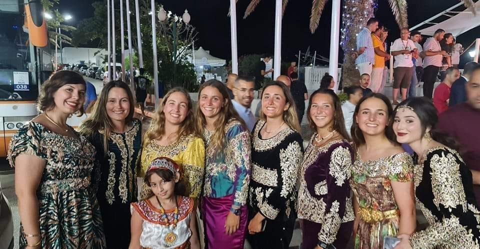jm oran 2022 athletes espagnoles tenues algeriennes traditionnelles attirent admiration image
