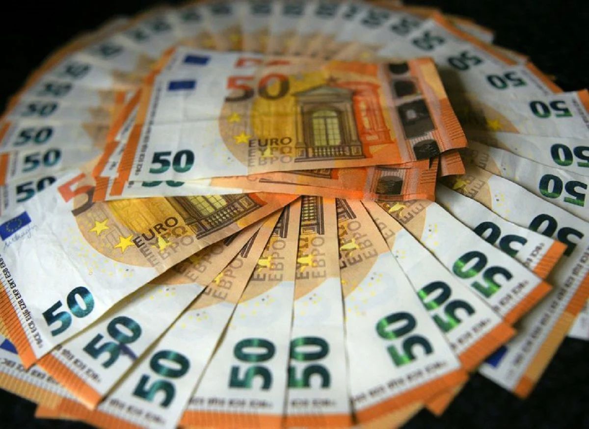 Voici le prix de 1000 euros en dinar algérien au square et à la Banque ce 27 juillet