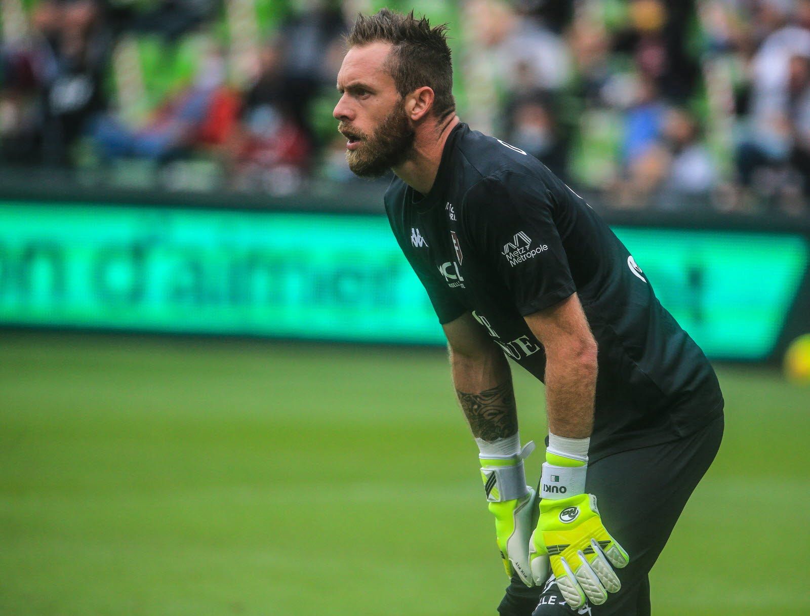 Metz : l'Algérien Oukidja suspendu plusieurs matchs