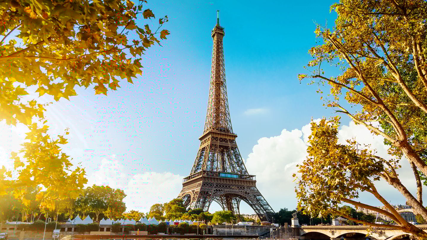 paris adobestock 327345878