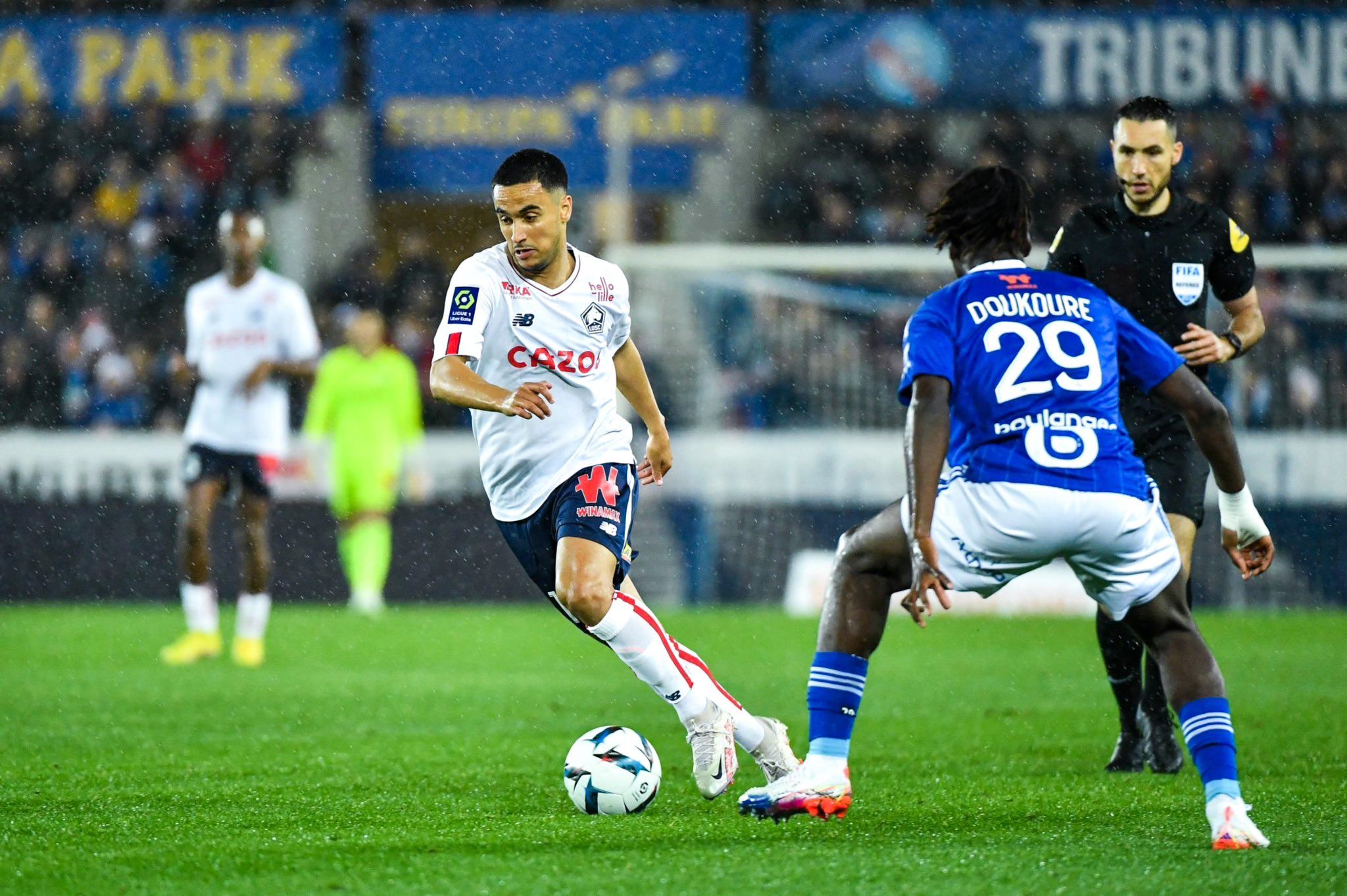 Joueur de septembre : Adam Ounas reçoit son trophée