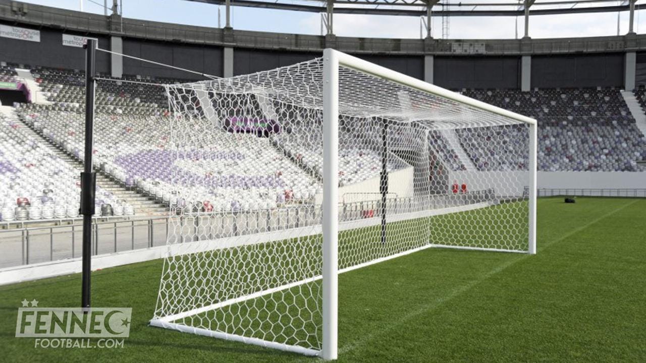 Etrange : une barre transversale tombe durant la coupe du monde (Vidéo)