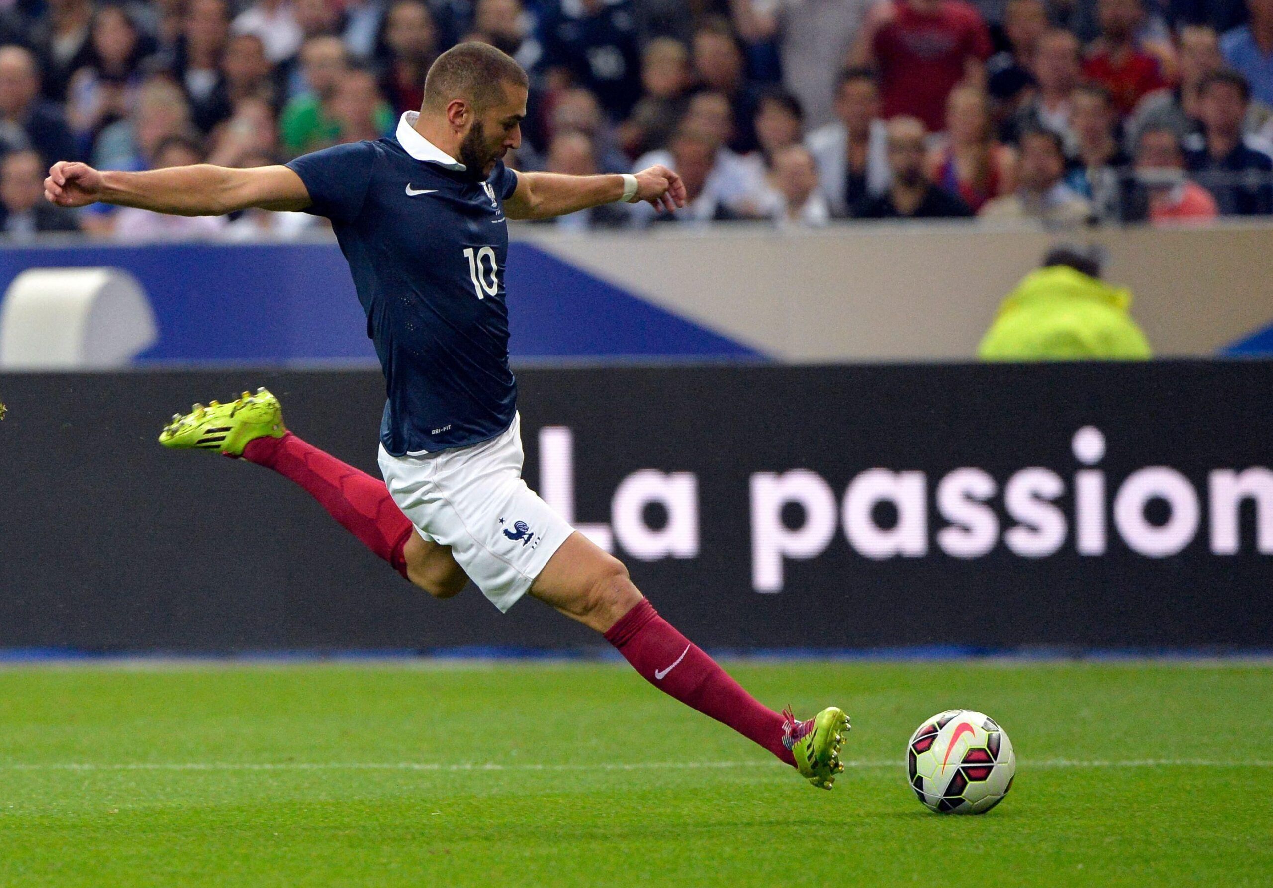 Benzema bombarde Mbappé et les Bleus sur Instagram