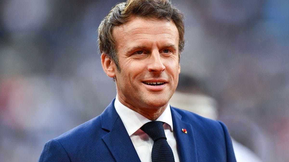 Incroyable: Découvrez l’accueil réservé au Président Macron lors du match France – Maroc