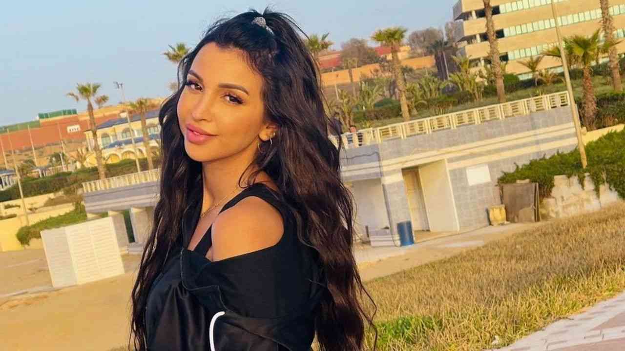 L’artiste algérienne, Hayet Aoula, s’est affichée avec sa sœur sur Instagram, découvrez la surprise (Vidéo)