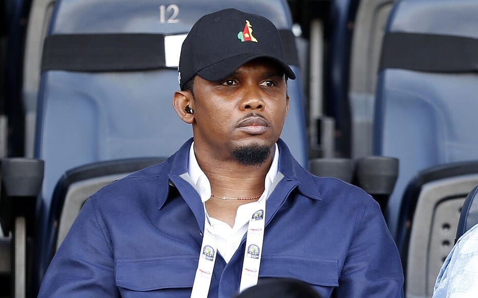 VIDEO: Eto'o dérape et assène un violent coup à un supporter
