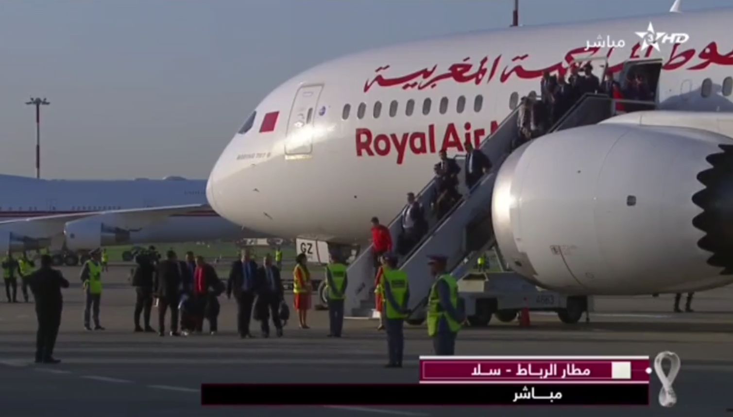 Incroyable ! L’équipe du Maroc aperçue  à l’aéroport de Rabat pour rejoindre l’Algérie