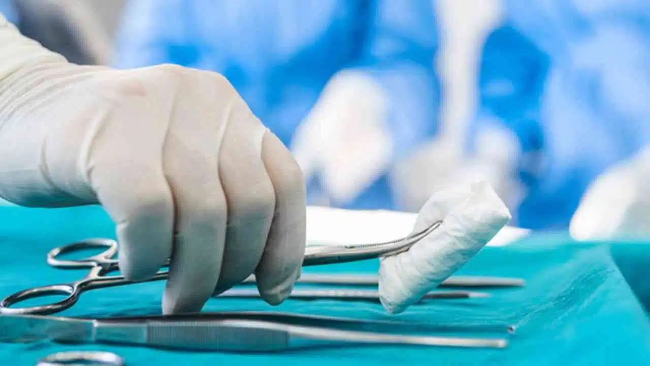 Poignardé depuis 25 ans les médecins enlèvent avec succès le couteau du corps de cet algérien