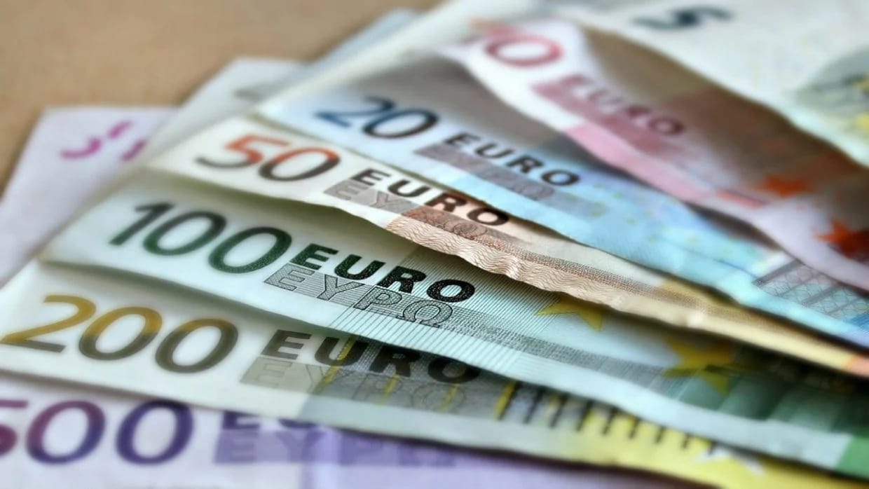 Cours du dinar face aux devises en banque et au marché noir