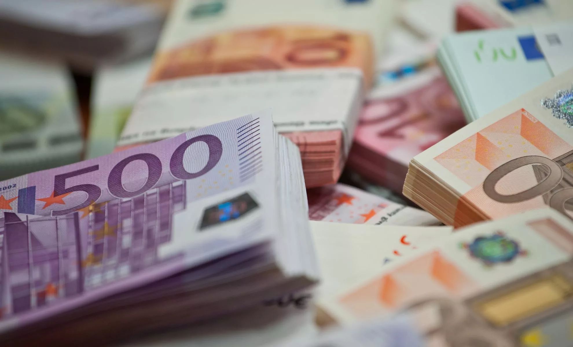 Cotations du dinar ce 30 novembre : taux de change des devises en Banque et au marché noir