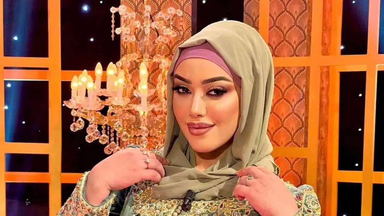 La chanteuse algérienne Manel Hadli dévoile son âge et choque plus d'un