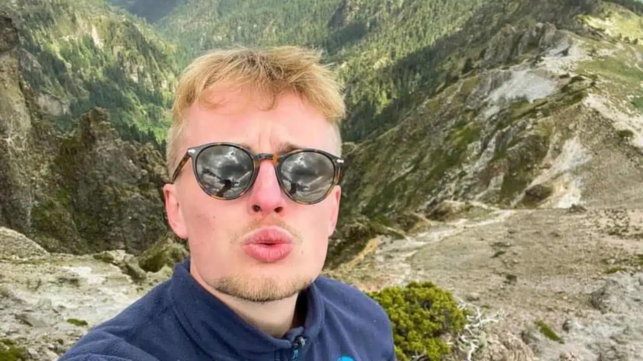 Hospitalité  en Tunisie et en Algérie : Un touriste français fait une comparaison