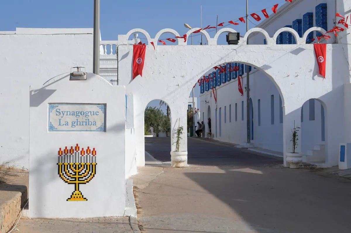 Tunisie: un gendarme tunisien tue deux fidèles devant la synagogue de Djerba (vidéo)