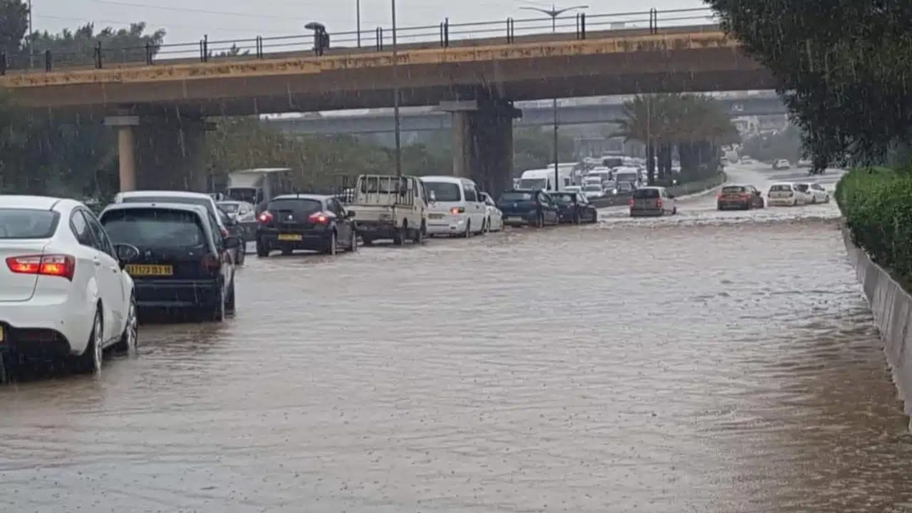 Algérie : plusieurs routes fermées pour cette raison