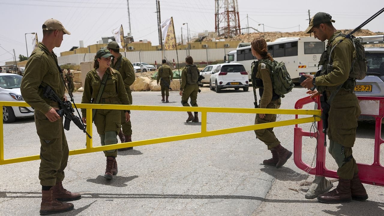A travers un communiqué publié ce samedi 3 juin 2023, l'armée israélienne a signalé la morts de trois de ce soldats israéliens.