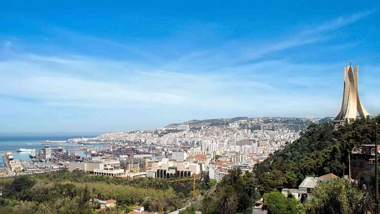 Un Marocain estime que « Alger est une capitale triste et sale »