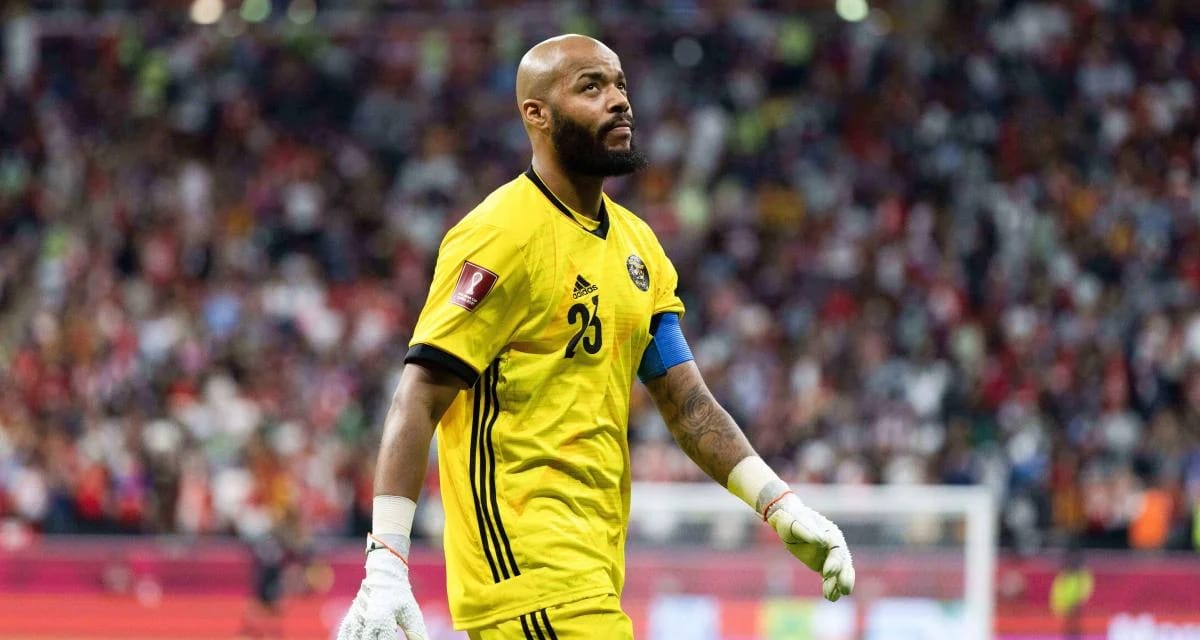Rais M’Bolhi rejoint le MC Alger