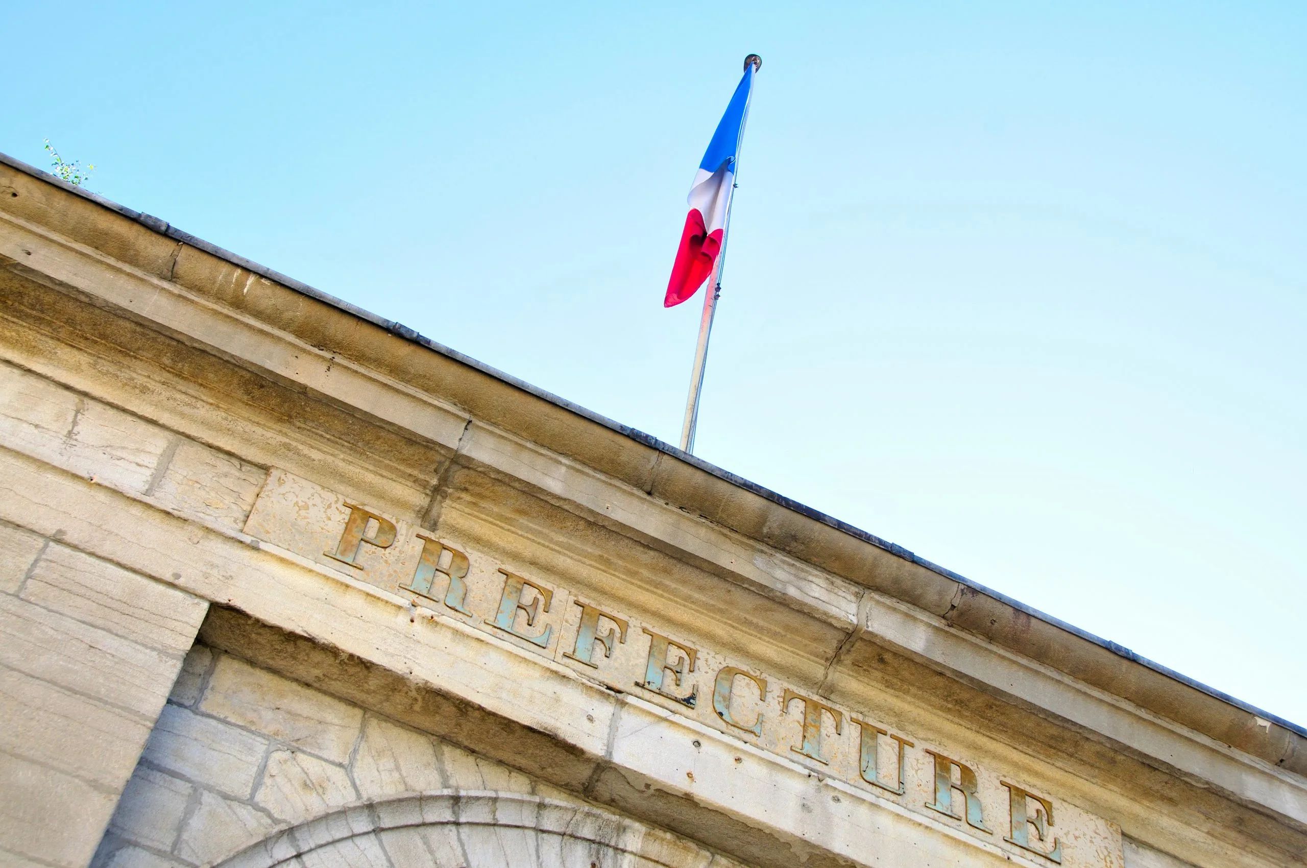Un Juge Français stupéfait par l'explication d'un Algérien : "J'ai commis un vol par désespoir de perte de mes allocations CAF