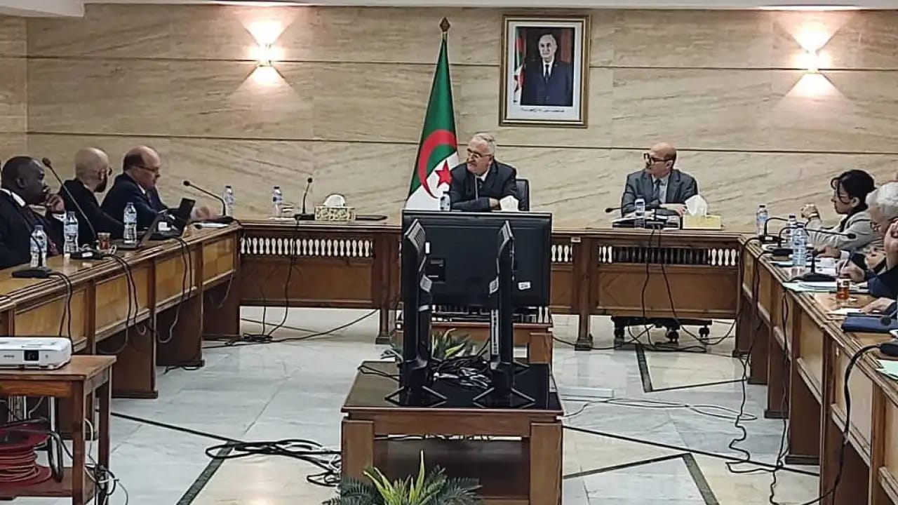 Laaziz Faid rencontre une mission du FMI