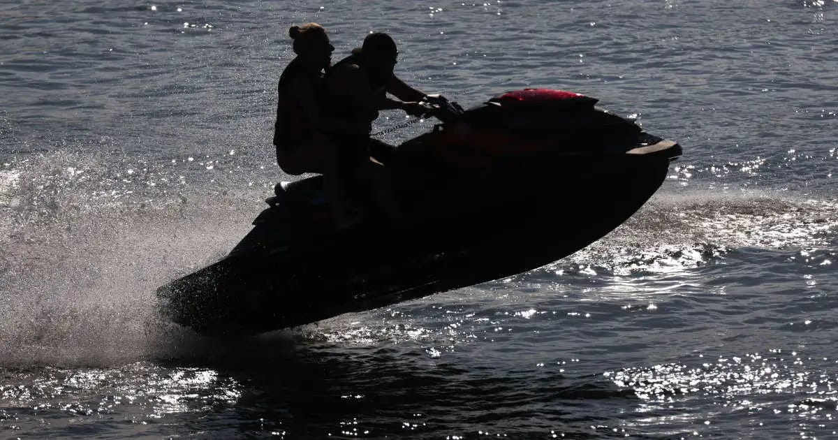 Mort des vacanciers à jet-ski : la famille des victimes recourt à la justice