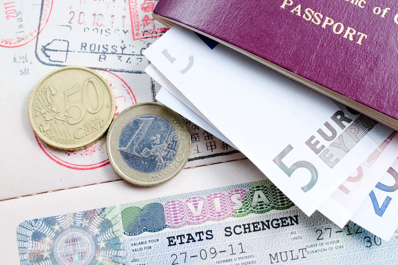 En Algérie, la difficulté d'obtention de visas Schengen favorise l'essor des facilitateurs informels