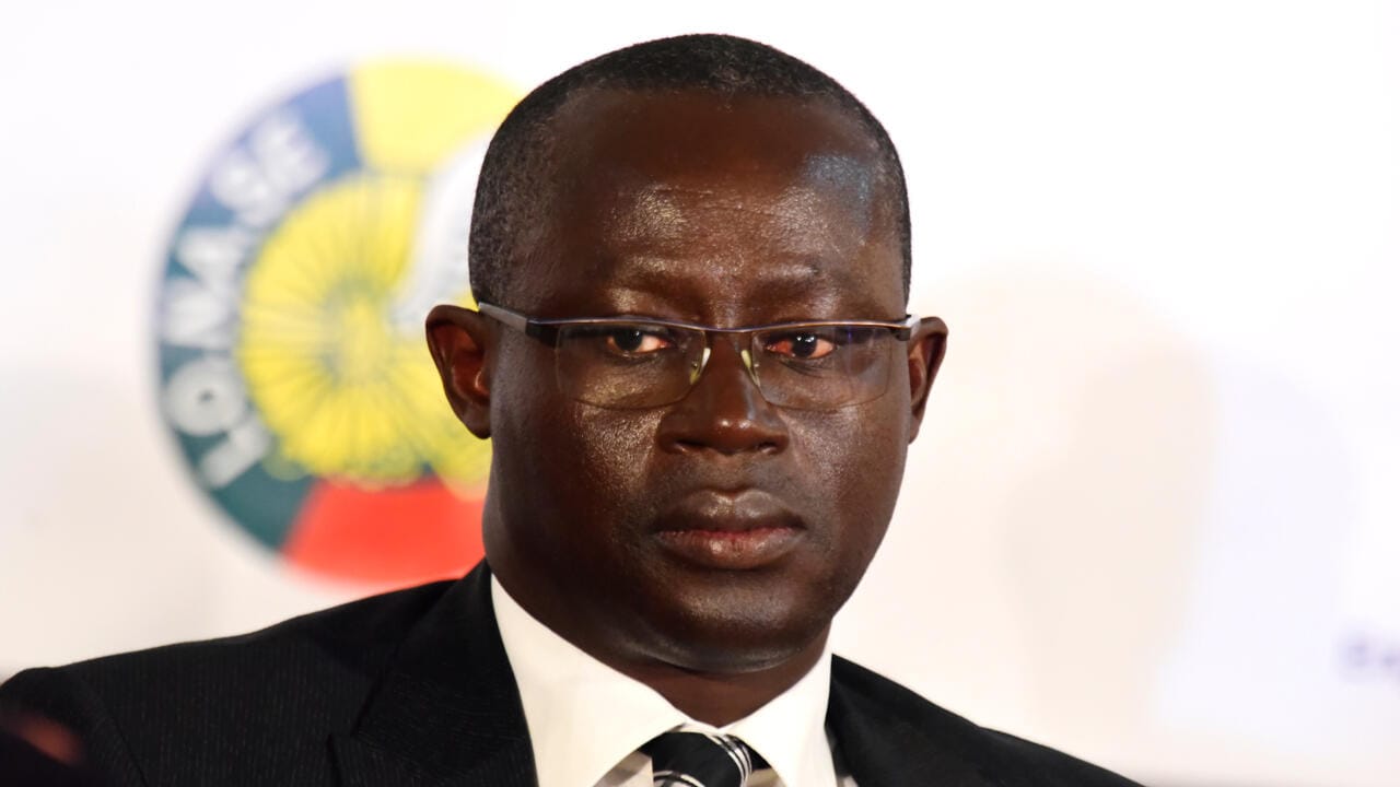 le président de la FSF, Augustin Senghor, jette des fleurs