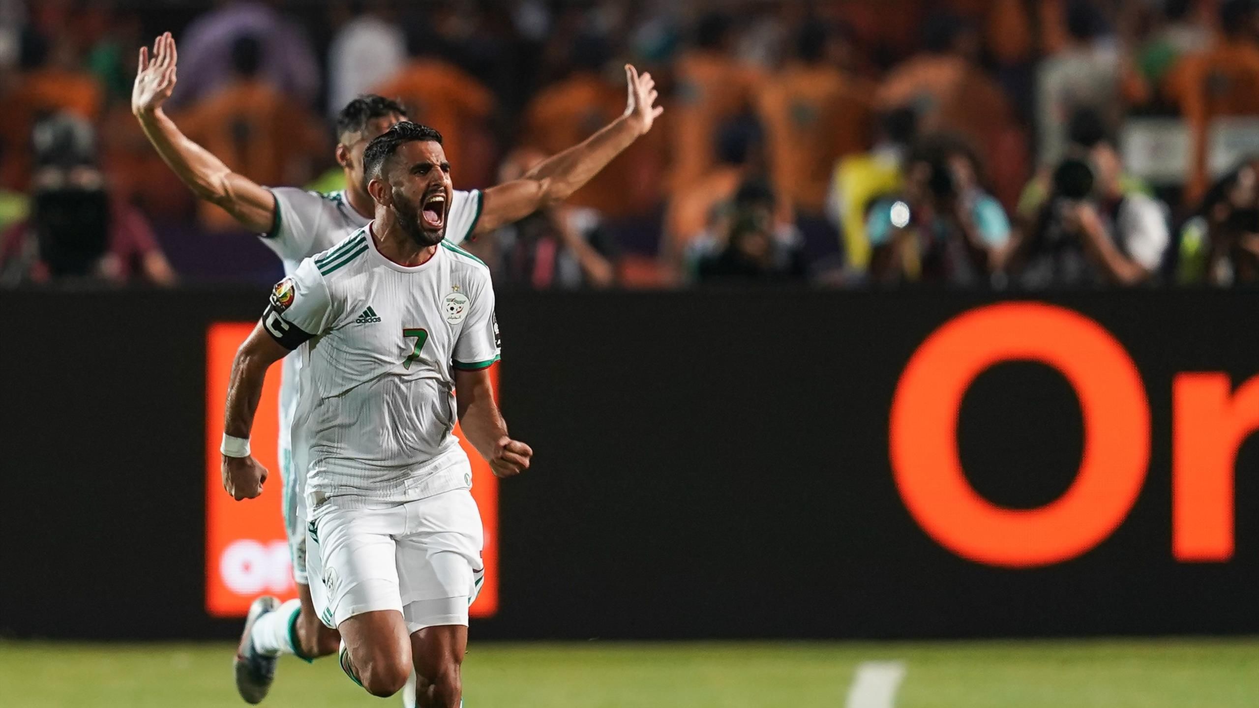 Riyad Mahrez impressionne avec un crochet magistral contre le capitaine du Maroc Romain Saiss (vidéo)