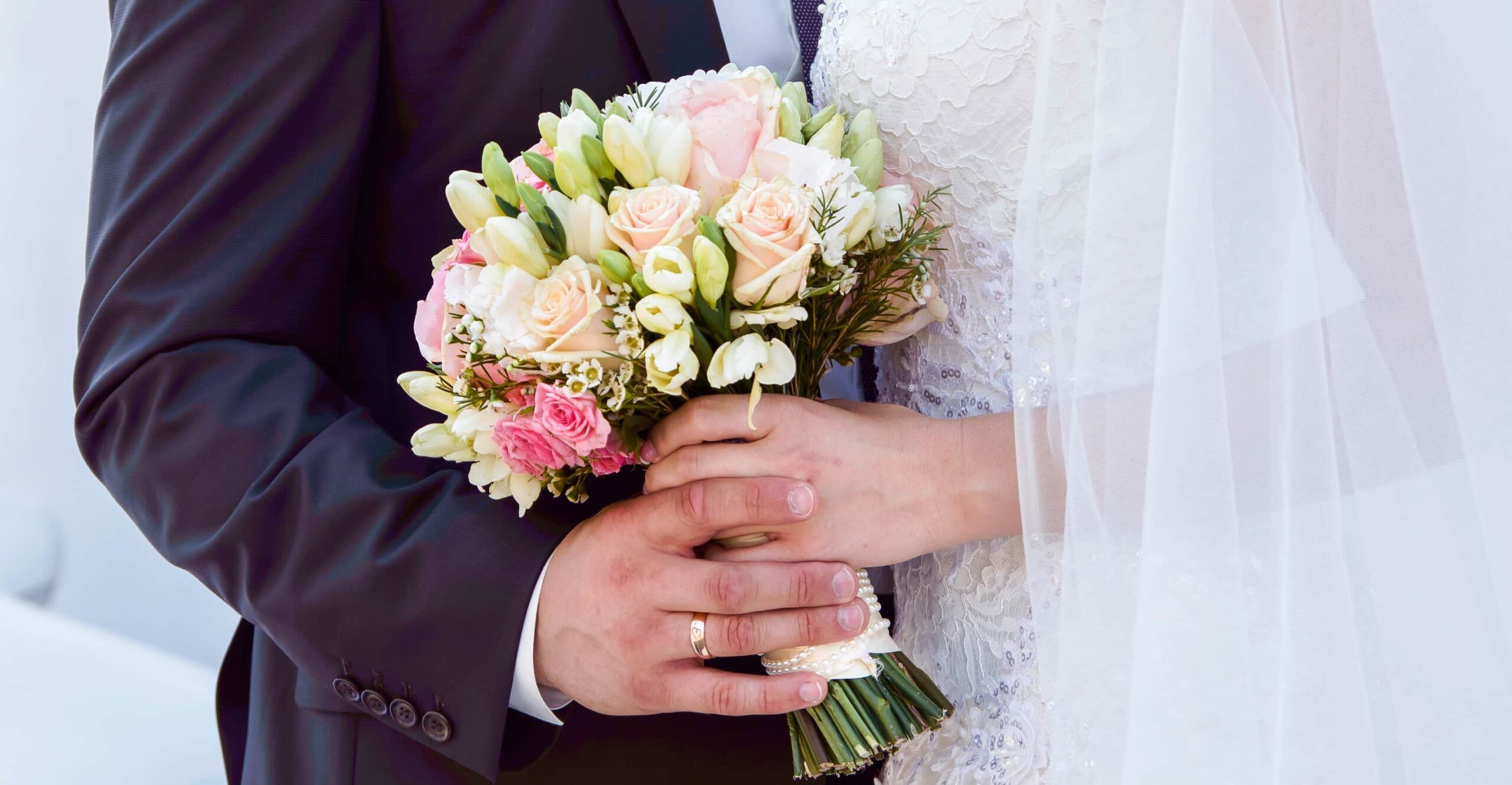 Conseil juridique aux étrangers en France : privilégiez le mariage au détriment du PACS, avertit un juriste sur TikTok