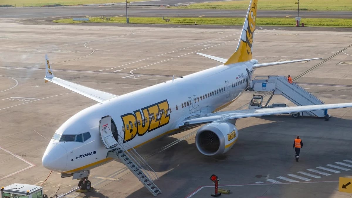 Évacuation d'urgence ! La fumée envahit un avion de Ryanair (Vidéo)