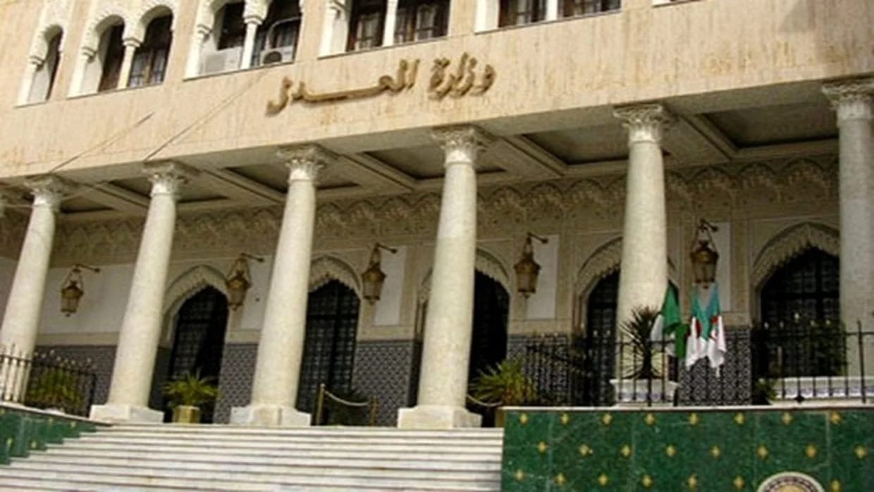 Emploi en Algérie : le ministère de la Justice recrute ! Les détails Emploi en Algérie : le ministère de la Justice recrute ! Les détails
