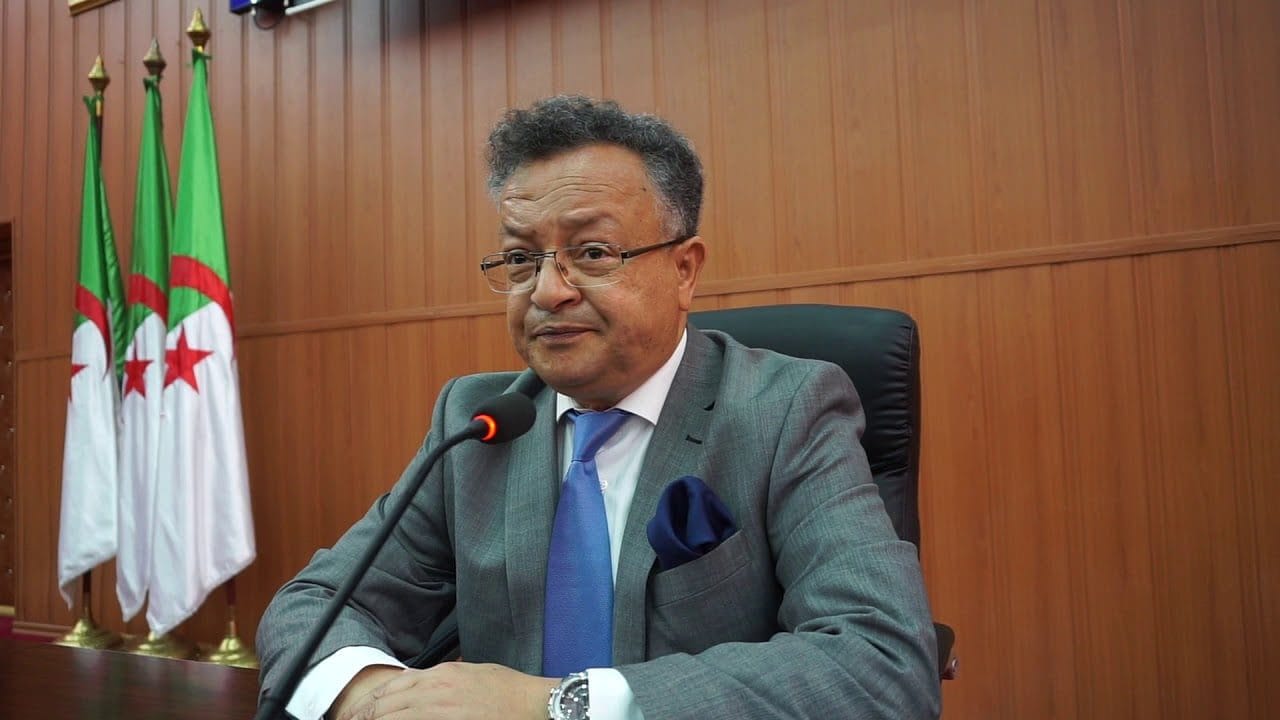Découvrez Kamel Beddari, l'universitaire audacieux en lice pour la présidentielle de 2024
