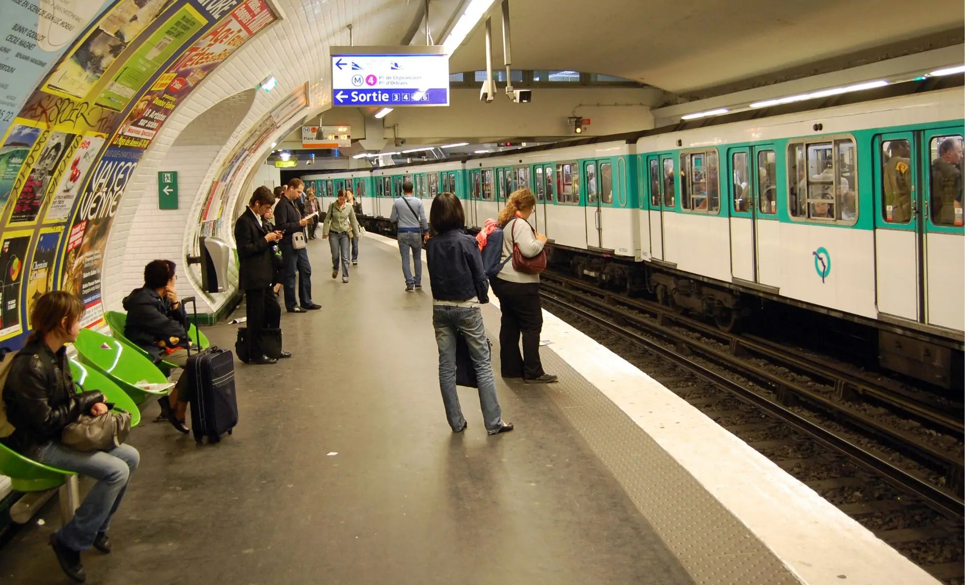 Choc à Paris : Algérien armé de couteau agressant sexuellement des femme dans le Métro !