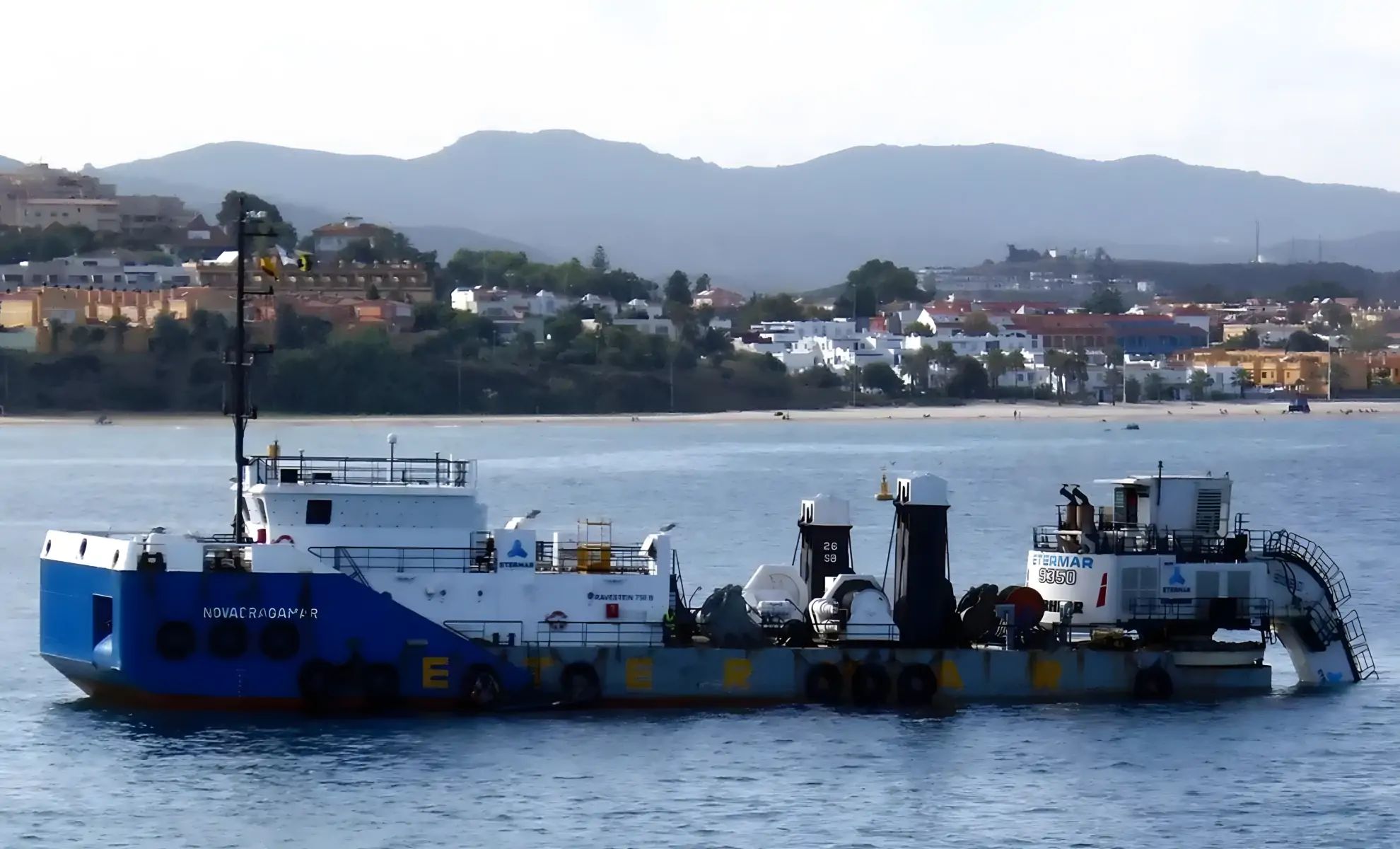 Algérie : Un bateau espagnol chavire au large des côtes – Ce qui s'est passé !