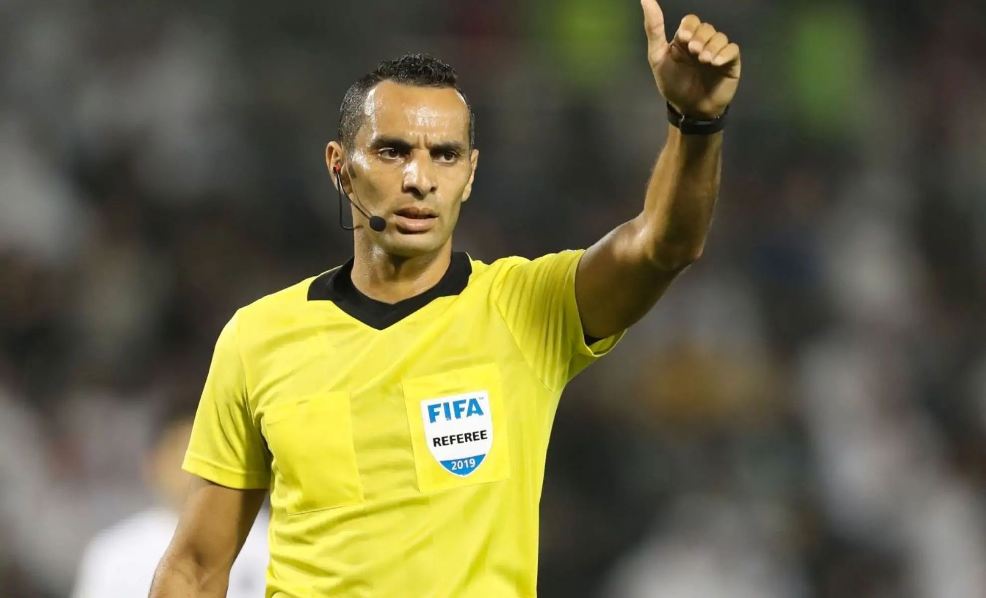 Mustapha Ghorbal , récompensé par la FIFA malgré le désaveu de la CAF