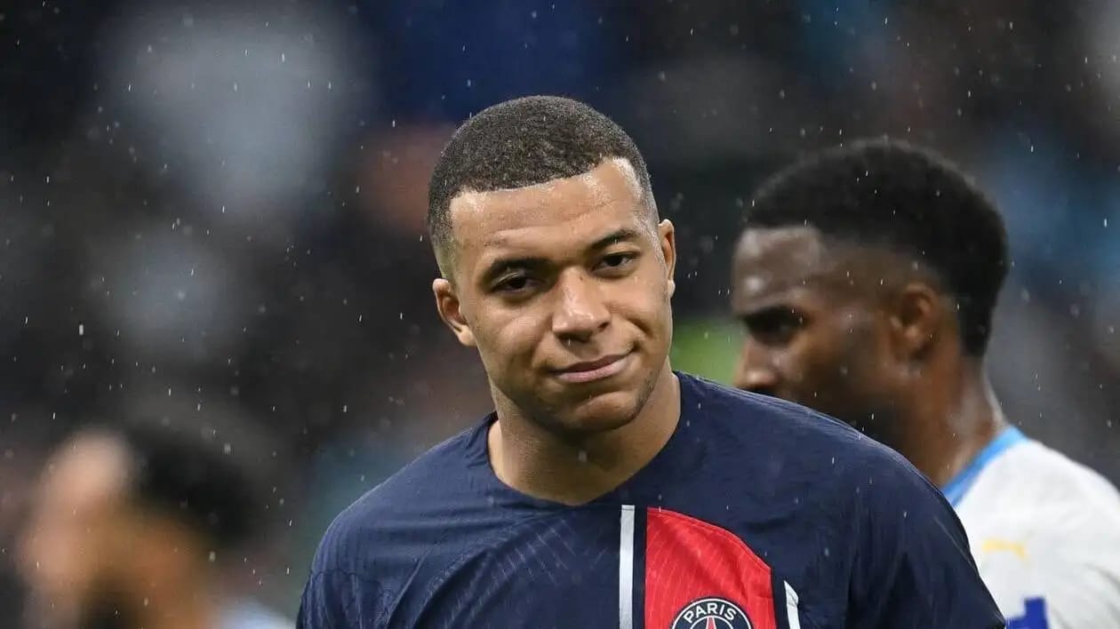 PSG : Ali Benchikh critique ouvertement Al-Khelaïfi et Kylian Mbappé