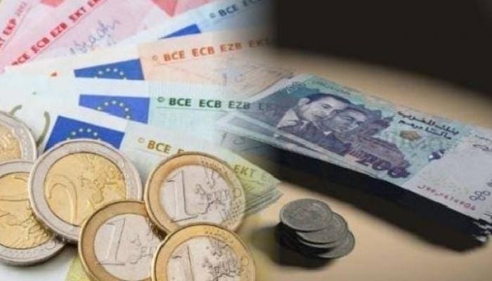 Algérie : Le marché noir des devises en péril ? L'allocation touristique va tout changer ! Le dinar algérien se stabilise face à l'euro et au dollar sur le marché noir ! Voici les taux de change du 28 mars 2024 et ce que cela signifie pour votre pouvoir d'achat.