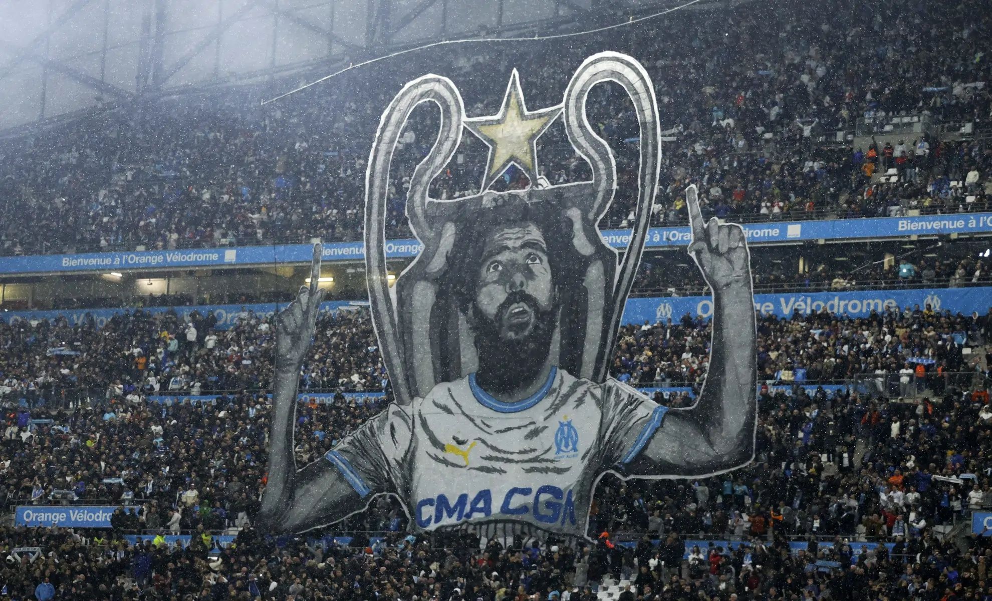Tifo controversé à Marseille : Hommage à Redouane Bougheraba lors du Classico OM-PSG